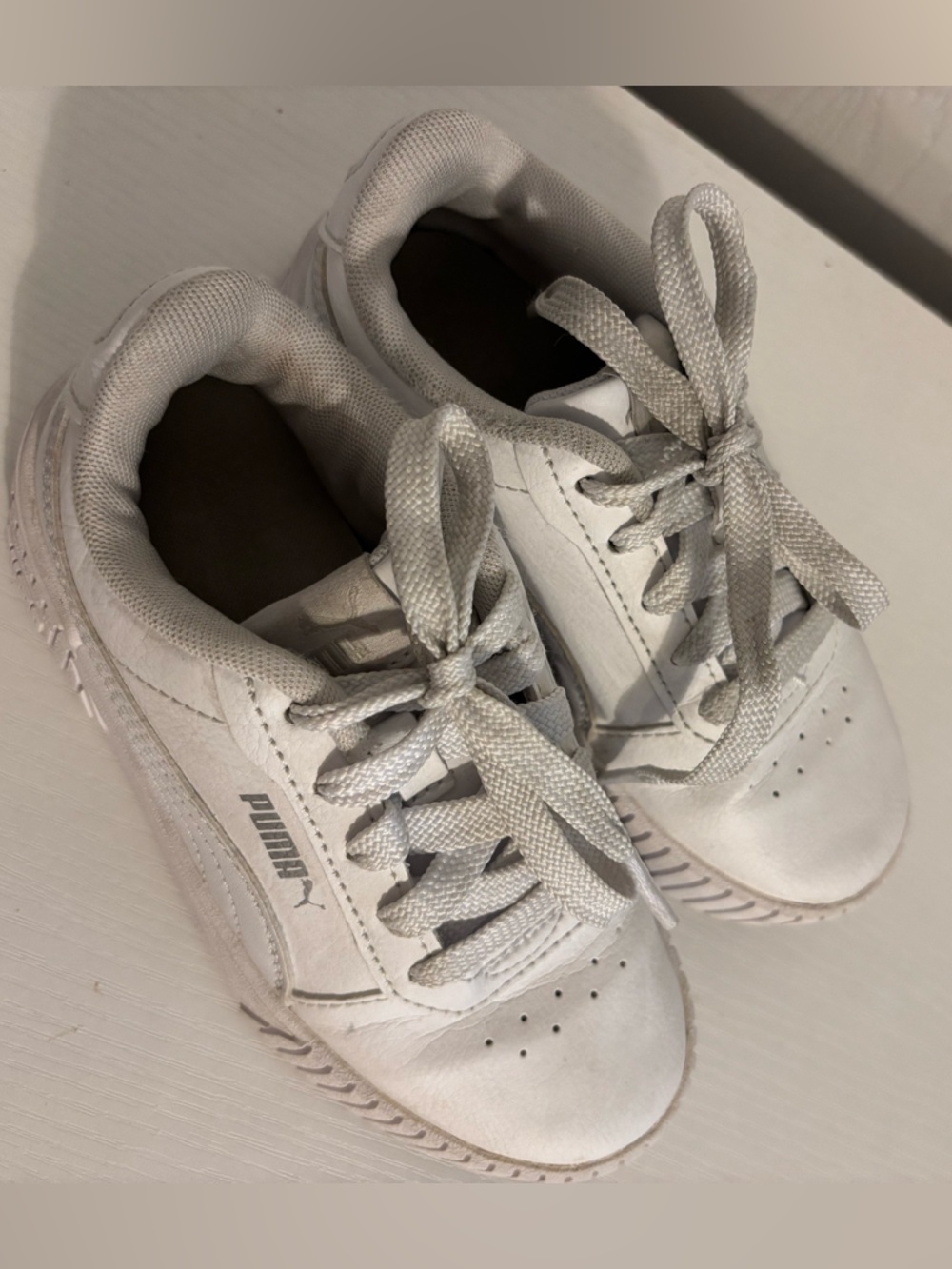 Puma Classic White tennis shoes 11C - Picture 2 of 6